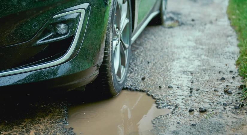 Eláruljuk, mit kell csinálni kátyúba hajtás után!