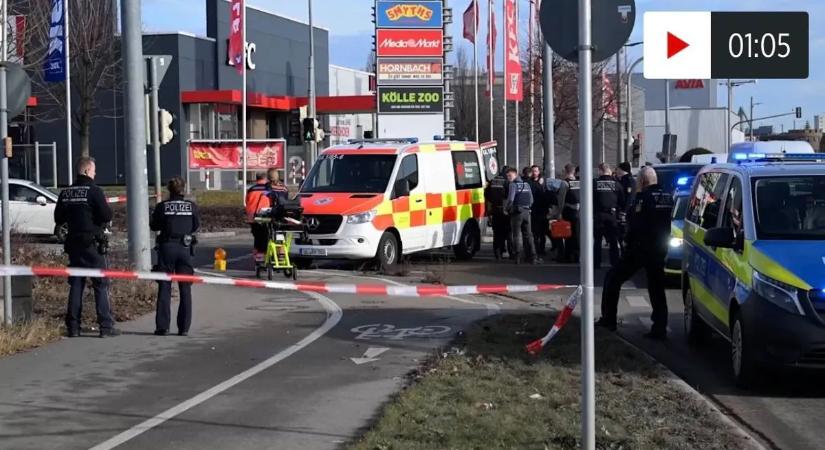 MediaMarktban késelt a migráns, a rendőrség tüzet nyitott