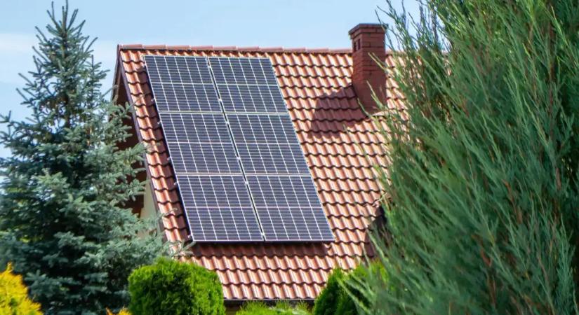 Így spórolhatsz több ezer forintot a villanyszámlán napelemeddel