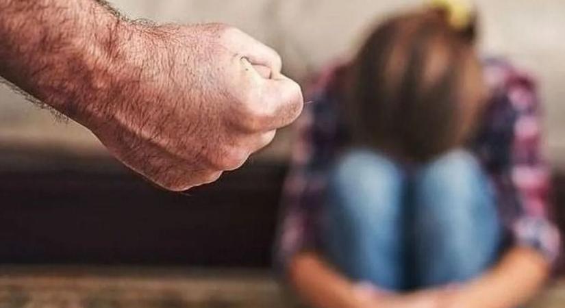 Fojtogatta, csapba verte élettársa fejét a miskolci férfi