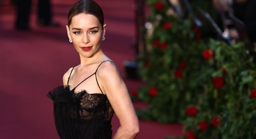 „Nagyon valószínűtlen, hogy valaha újra sárkányra ülök” – Emilia Clarke szakít a fantasy műfajjal