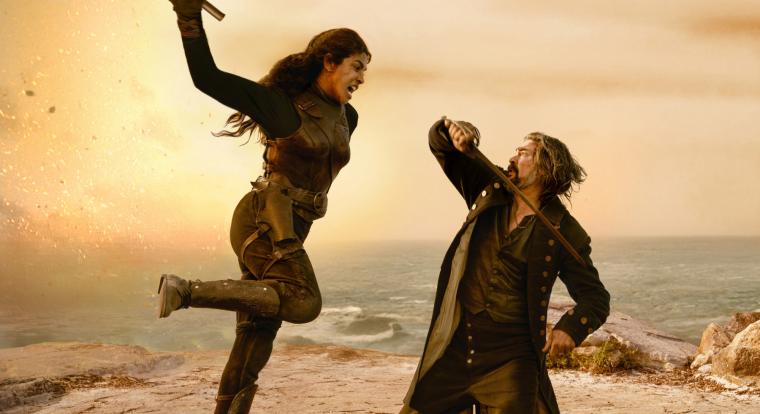 Karl Urban vérszomjas kalóz A szikla előzetesében, de Priyanka Chopra nála is keményebb