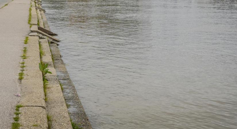 A Tiszán már az árvízre készülnek, gyűjtik a homokzsákokat