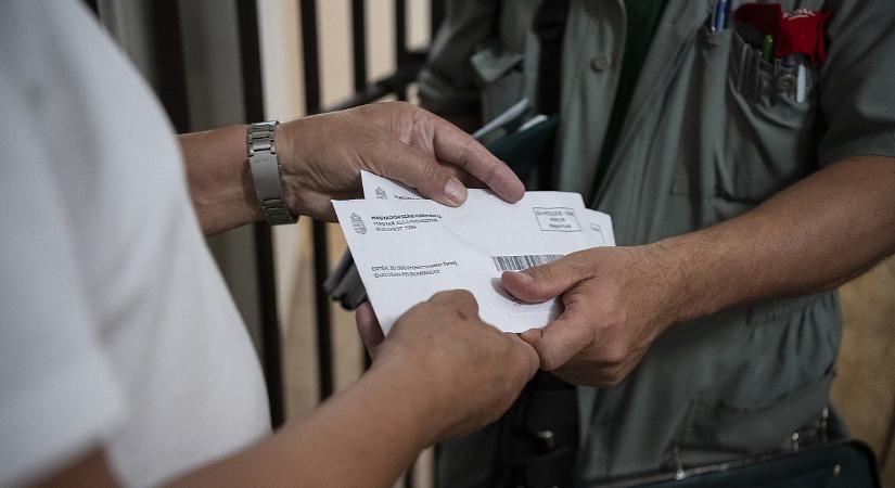 Útra keltek végre a postások: ekkor toppannak be az emelt nyugdíjakkal