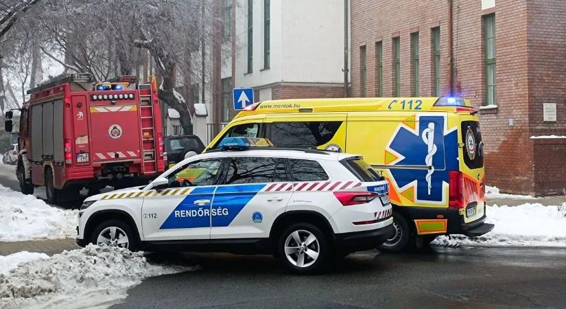 Gyanús csomagot találtak egy magyar község postáján