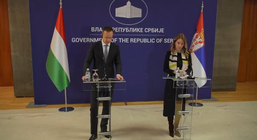 Szijjártó: A napokban megszülethet az első megállapodás, ami ahhoz vezet, hogy a Mol tulajdonrészt vásároljon a NIS-ben