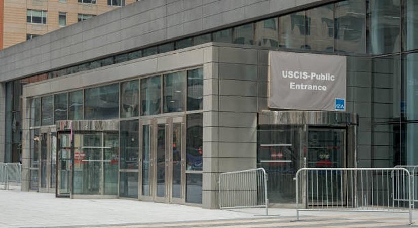 Befagyasztja a bevándorlási vízumokat Trump, európai országok is érintettek