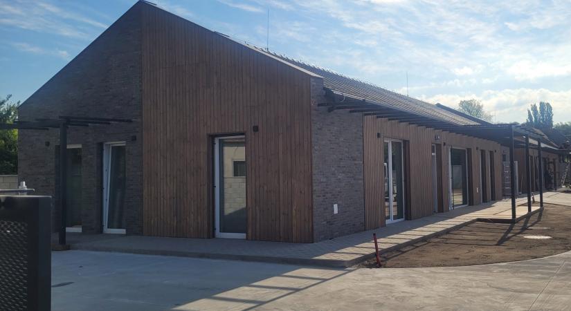 Nagyszombat megye új, támogatott lakhatási otthonokat ad át Medvén: nagyobb önállóság, emberibb életkörülmények