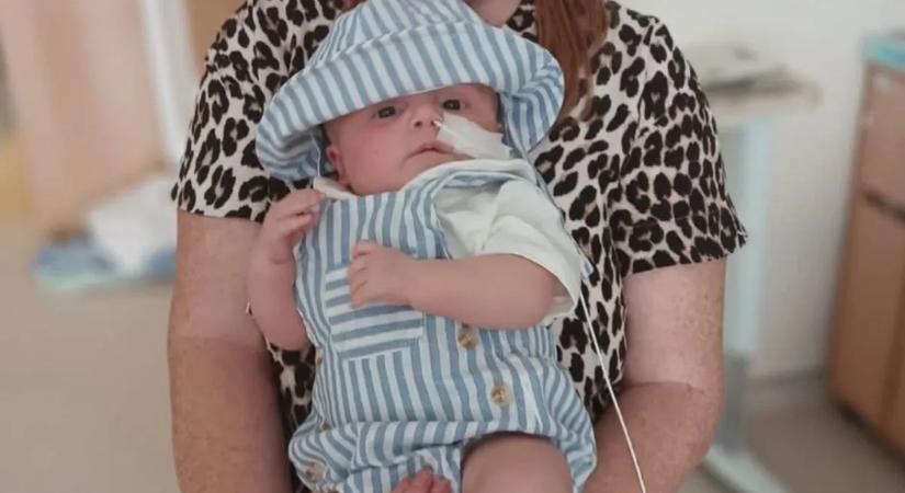 Egyévesen több szívrohamon van túl – Arthur ritka genetikai betegséggel küzd