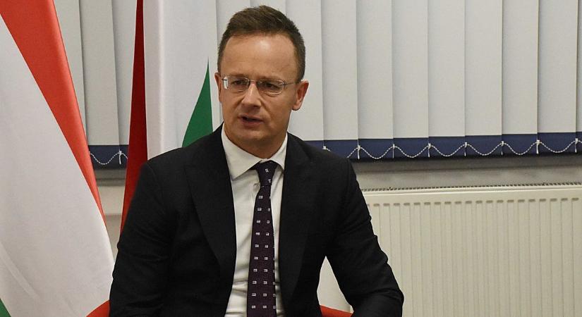 Szijjártó Péter: Magyarország a globális autóipari forradalom győztesei közé tartozik