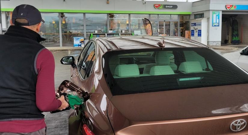 Megjött a bejelentés így változnak holnaptól az üzemanyagárak!