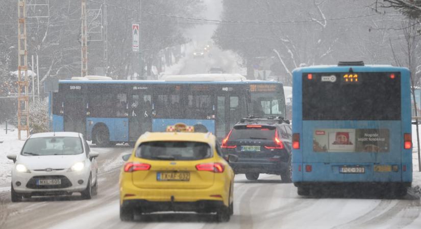 Lefagytak az utak, égtek a taxitársaságok telefonvonalai – így élték meg a hivatásos sofőrök a legkeményebb téli napokat