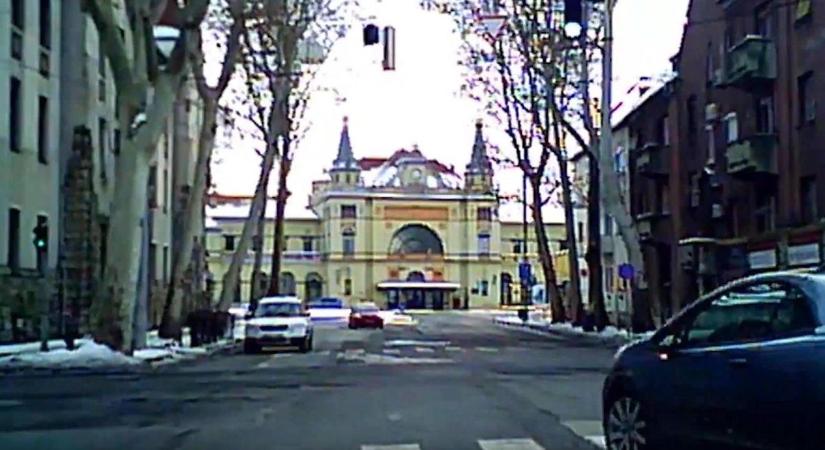 Botrány: három a magyar igazság, gondolta a szabálytalankodó autós Pécsen – (VIDEÓ)