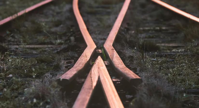 Baj van: síntörés történt, erre készülj a Budapestet Győrrel összekötő vasútvonalon