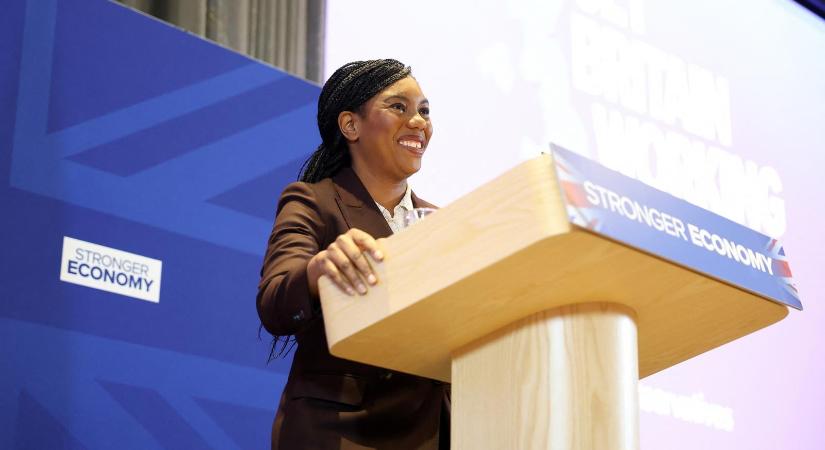 Fordulhat a szél Nagy Britanniában, Kemi Badenoch tory vezető beérte a munkáspárti kormányfőt