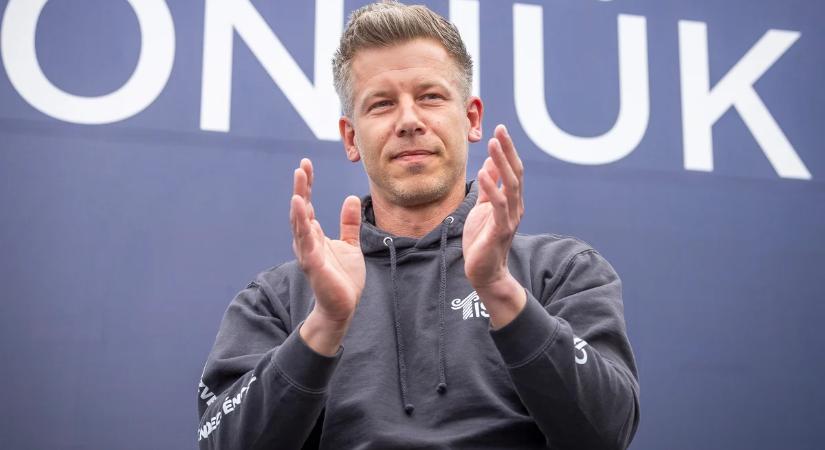 Választási újítás: Ablakokat és kerítéseket kérnek a szavazóiktól Magyar Péterék