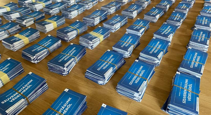 Őrült összeg – Idén 50 millióval drágábban gyártotta le Balásy Gyula cége a “nemzeti konzultáció” íveit