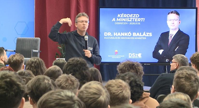 A diákok kérdeztek, a miniszter válaszolt: fórumot tartottak Debrecenben