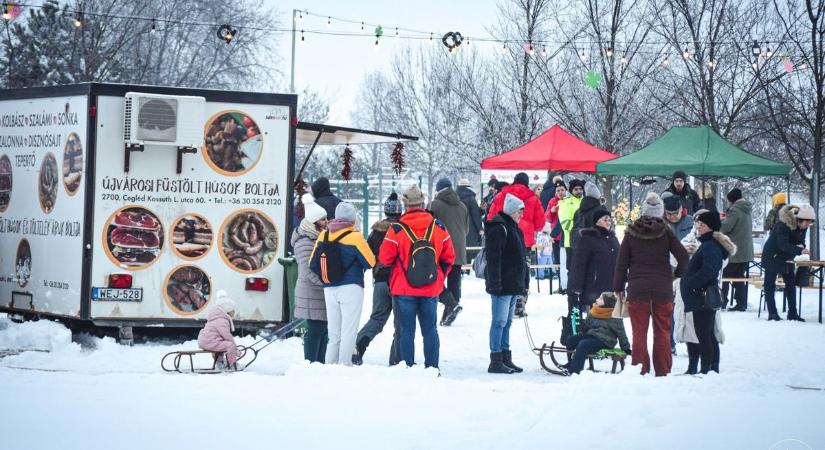 Hóban is tömegeket vonzott a Tóparti Kézműves és Termelői Piac Cegléden