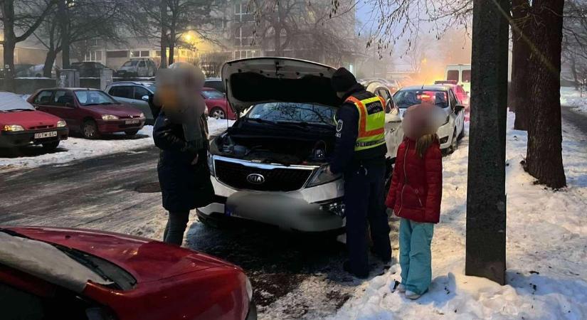 Didergő édesanyának és kislányának segítettek a veszprémi rendőrök