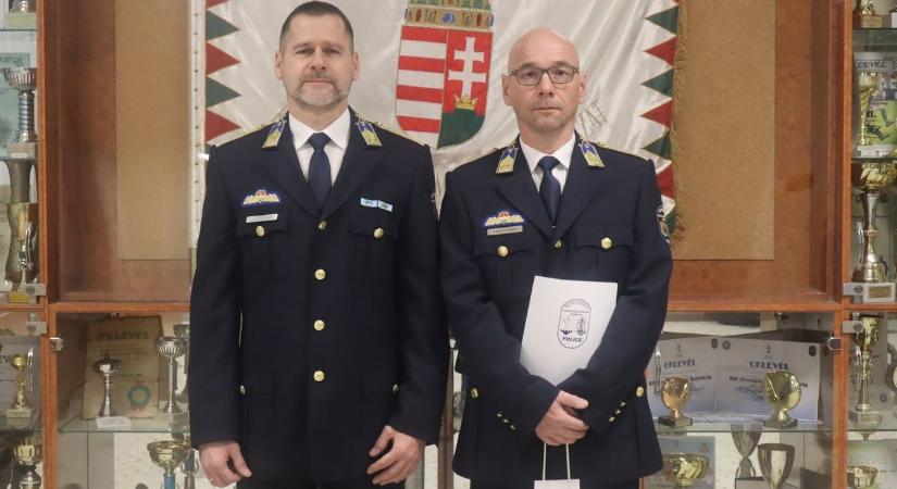 Hős rendőröket tűntettek ki, fagyhaláltól mentették meg a lakókocsis bácsit