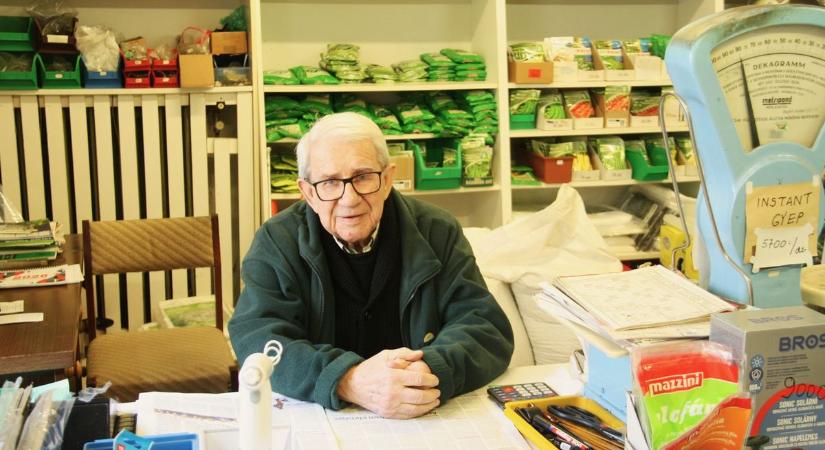 Hűség-napi díjjal ismerték el a Kertvárosi Gazdabolt csupaszív tulajdonosát Sopronban