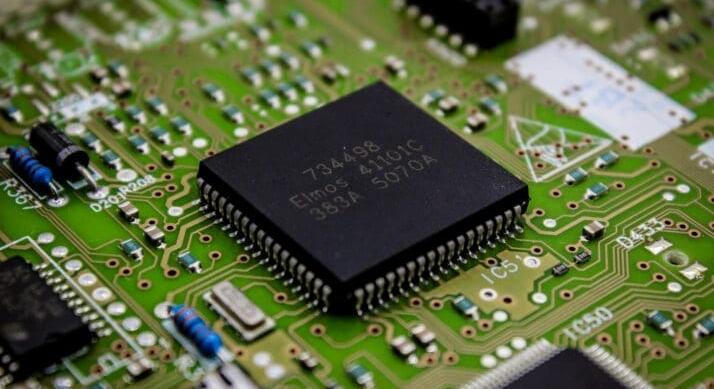 Folytatódik a vámháború a chipgyártásban – Trump 25 százalékos vámot vet ki a csúcskategóriás chipekre