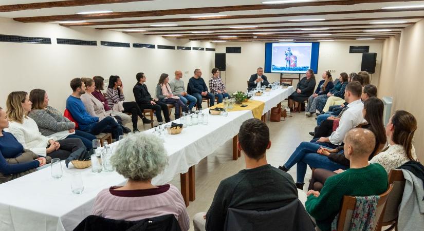 Fórumra hívják januárban is a fiatalokat