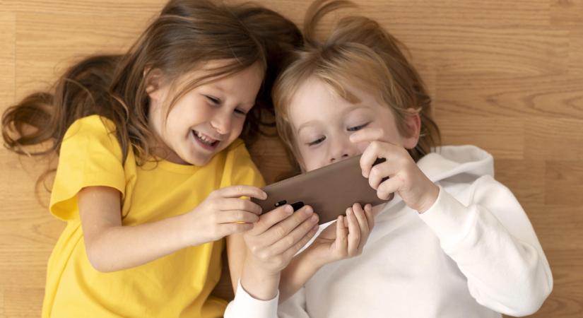 Az első iskolatáska mellé érkezik a saját mobil