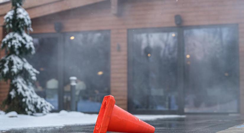 Lefagyott a járda és elfogyott az útszóró só? Ezzel helyettesítheti