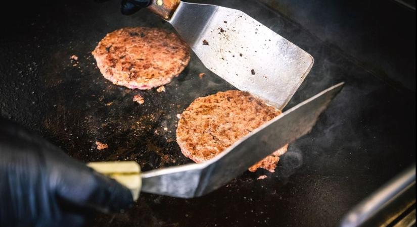 Világot hódít az Egerben is népszerű magyar hamburgerező