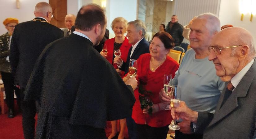 Az elköteleződés és a hűség ünnepe – a házasságot ünneplik Vágsellyén