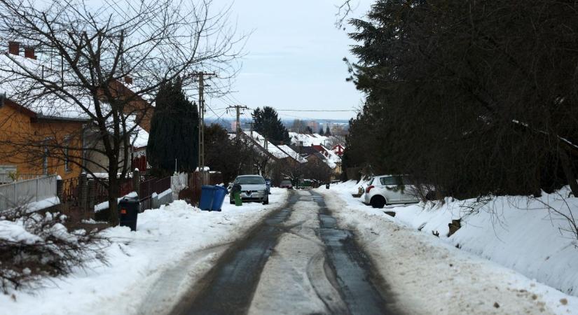 Alig férnek el az autók: fontos kéréssel fordult a lakókhoz a település önkormányzata