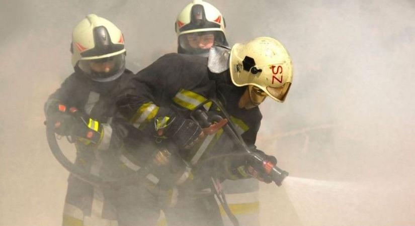 Felhasadt kazán, lángoló kémények, rosszullétre panaszkodó lakók Győr-Moson-Sopronban