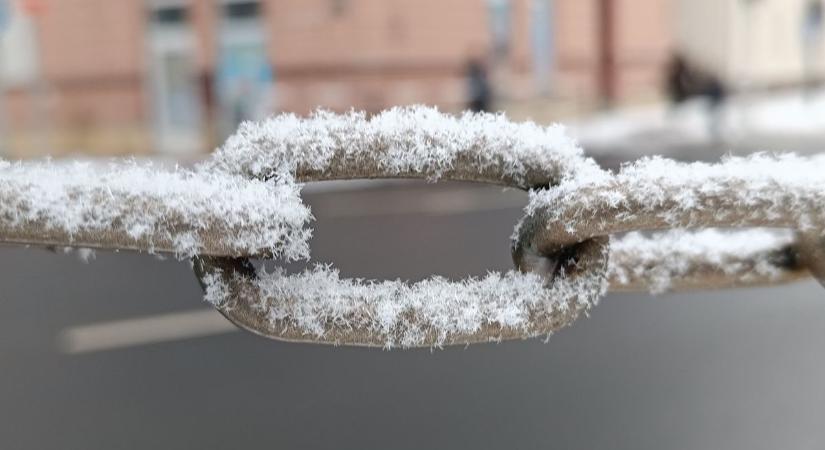 Vigyázat! Zúzmarás köd hullik Egerszegen