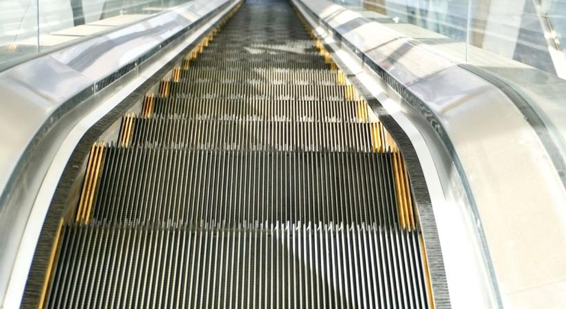 Egy korszak vége Szegeden: eltűnik az Szeged első mozgólépcsője