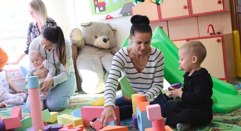 Adósságkezelési tanácsadás és anya-klub is segíti a hátrányos helyzetű családokat a baranyai városban