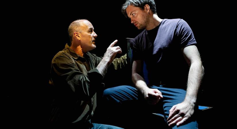 Borbély Szilárd Egy gyilkosság mellékszálai című műve a szüleinek állít emléket