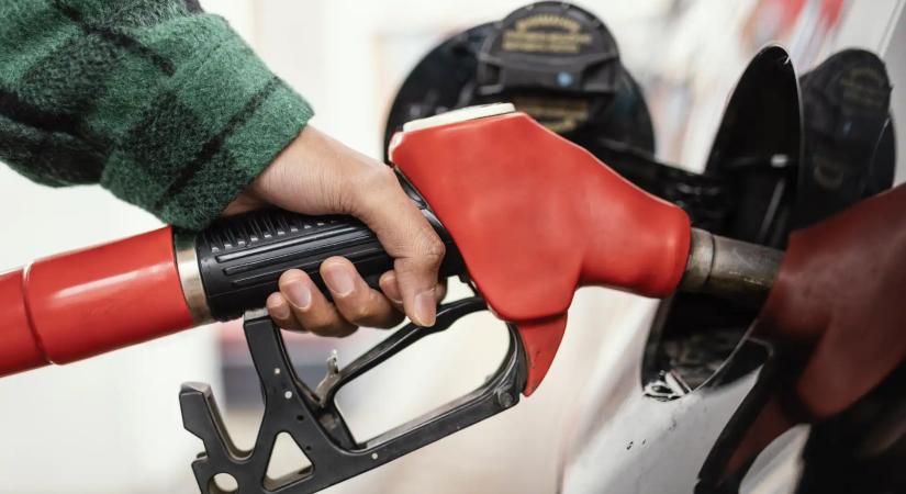 Drágulás a kutakon: péntektől még többe kerül a tankolás