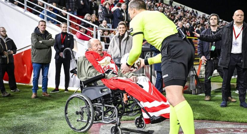 A nagybeteg Fazekas Lászlót ünnepelte az antwerpeni stadion meghatott közönsége