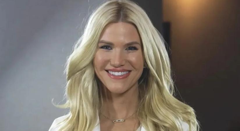 Karcol Vasvári Vivien legújabb fotója, egy szál semmiben suhan a havon