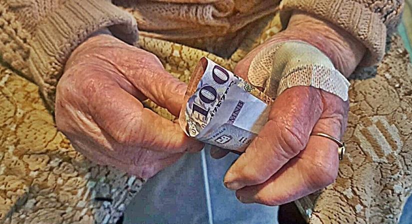 Fontos változás a nyugdíjak kifizetésében: kiderült, miért kapják két részletben az idősek a pénzt