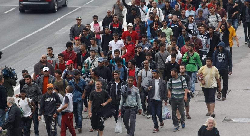 Éves viszonylatban csökkent a migrációs nyomás az EU külső határain