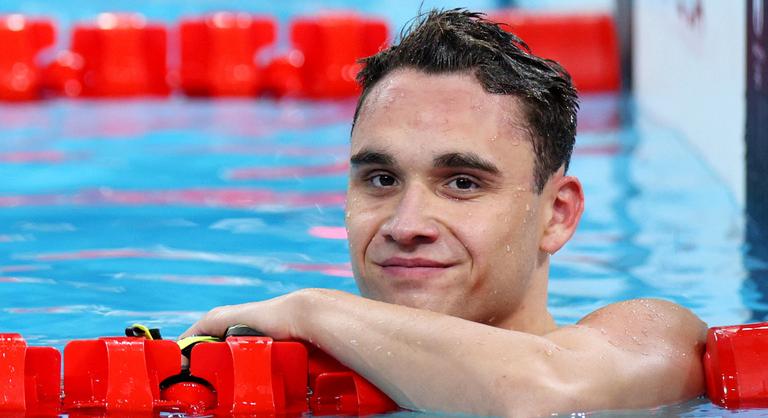 Nem csalás, nem ámítás, Milák Kristófot látták úszni a Duna Arénában, és még köszönt is