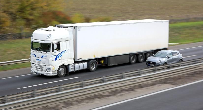 Sűrű a forgalom az M1-es autópályán