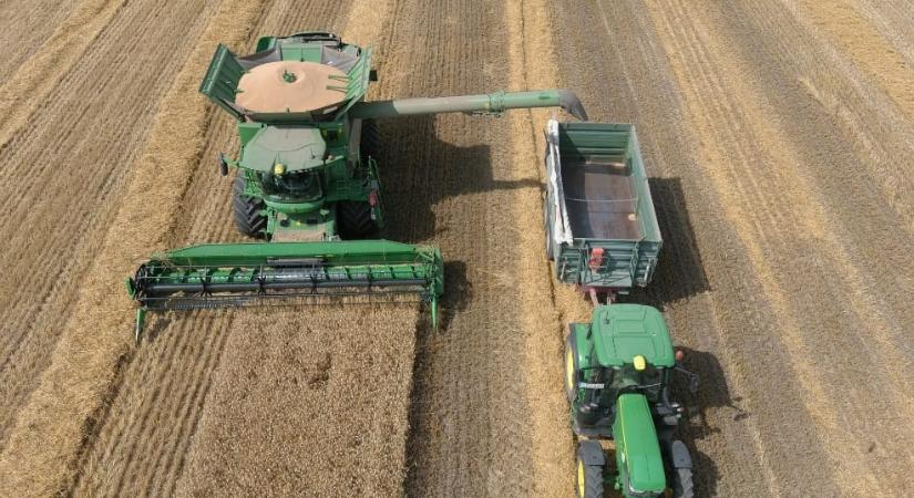 Több mint 8000 hektár állami földet kapott meg Lázár János alapítványa