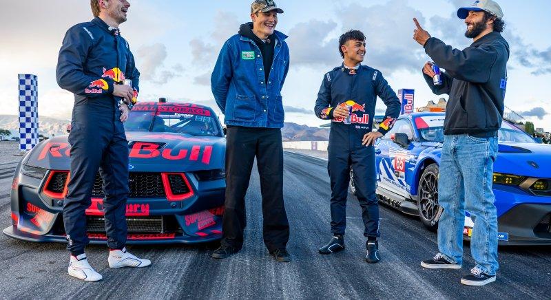 Videó: Több mint száz év Fordjaiban mérte össze tudását Verstappen és Lindblad