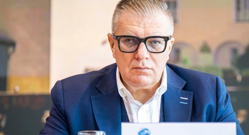 Összeomlás fenyegeti a Szlovák Labdarúgó-szövetséget, Huliak az elnököt vádolja