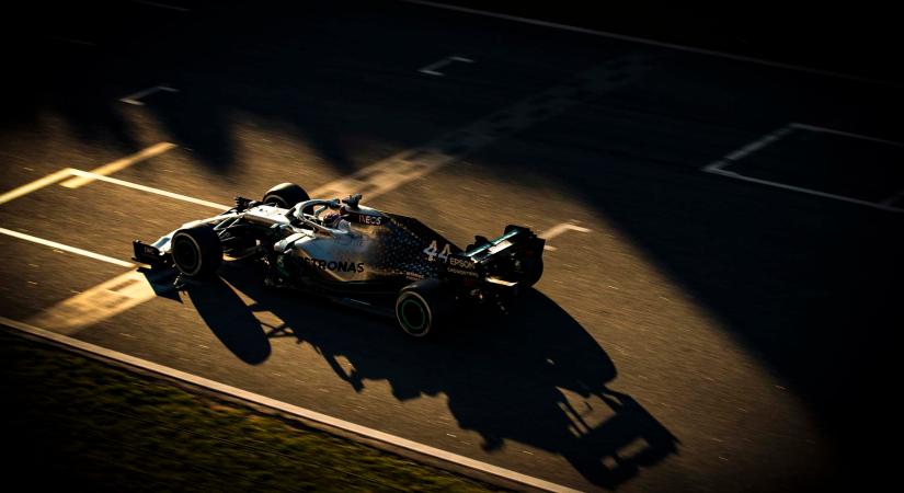 Hamilton és Bottas már jövő héten F1-es autót vezethet!