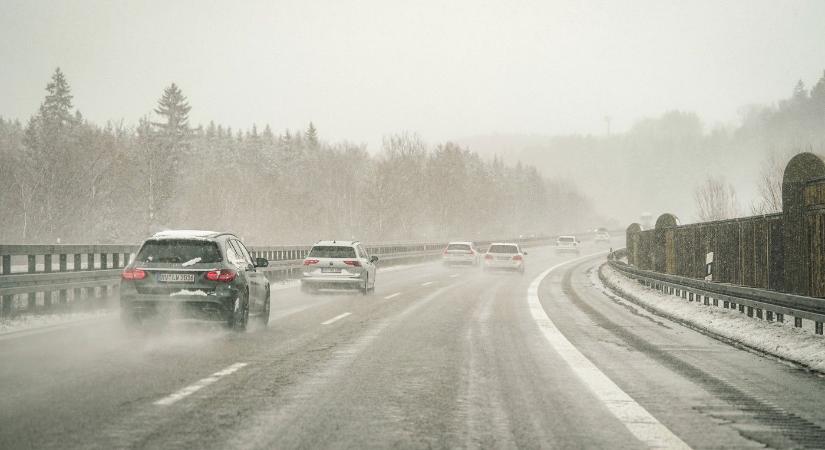 Kegyetlen idő szakad ránk, két részre hasad az ország, egyes helyeken enyhülés jön, más helyeken fagyás, az időjósok figyelmeztetnek minket